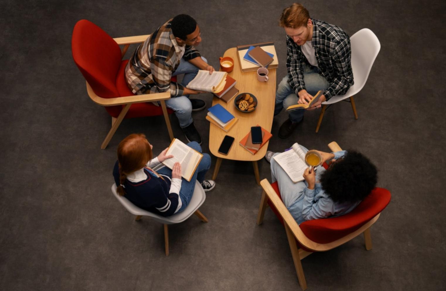 Geschäftsbesprechung mit Dokumentenanalyse